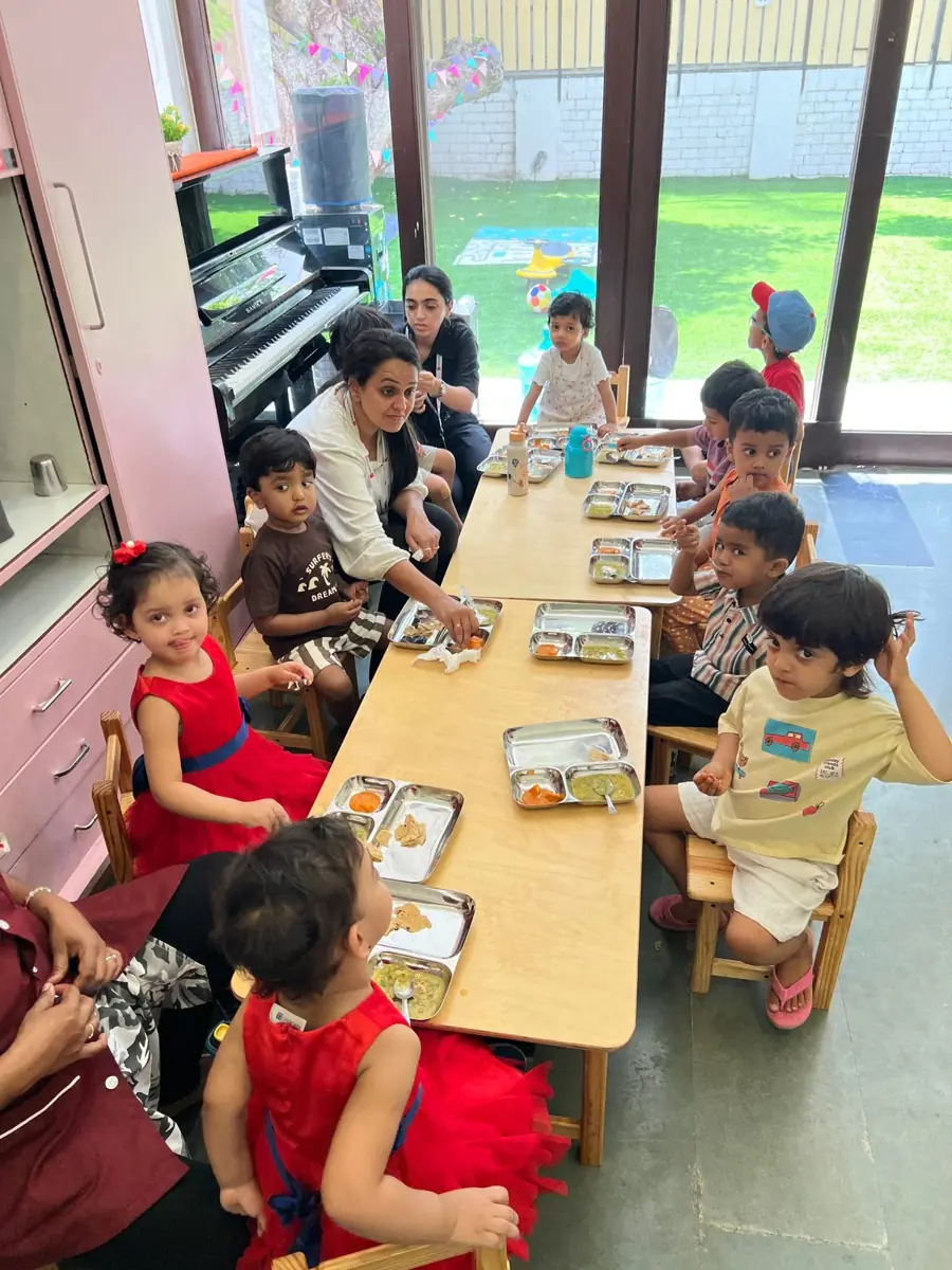 Children eating lunch together
